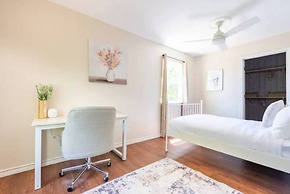 Entire Guesthouse in Southeast Austin