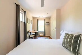 Entire Guesthouse in Southeast Austin