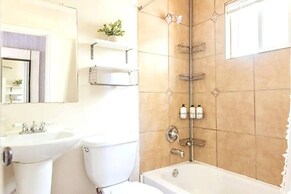 Entire Guesthouse in Southeast Austin