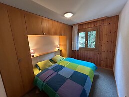 Gracious Apartment With Patio in Hills