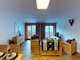 Exquisite Apartment With Balcony