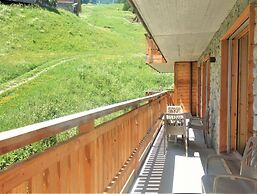 Exquisite Apartment With Balcony