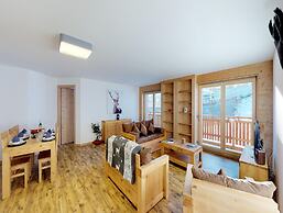 Exquisite Apartment With Balcony