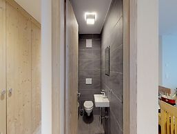 Exquisite Apartment With Balcony