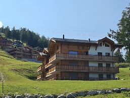Exquisite Apartment With Balcony