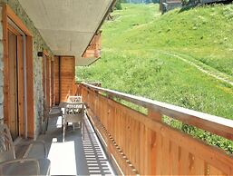 Exquisite Apartment With Balcony