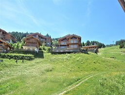 Exquisite Apartment With Balcony
