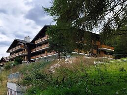 Apartment Stunning Mountain Views