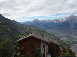 Mountain Apartment With Views
