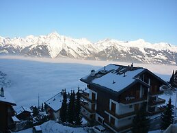 Mountain Apartment With Views