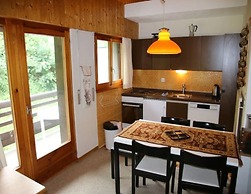 Spacious Apartment With Balcony