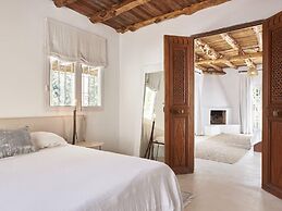 Hillside Villa With Sea-views