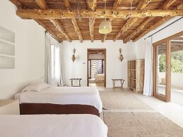 Hillside Villa With Sea-views