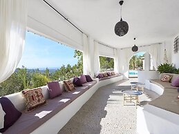 Hillside Villa With Sea-views