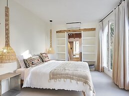 Hillside Villa With Sea-views