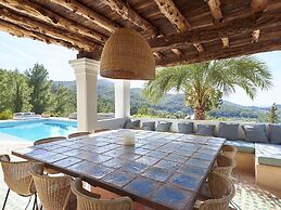 Hillside Villa With Sea-views