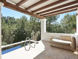 Hillside Villa With Sea-views