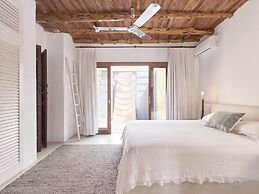 Hillside Villa With Sea-views