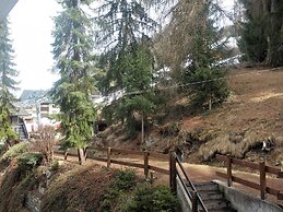 Mystical Apartment With Mountain Views