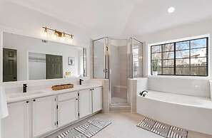 The Bonnie - 5 Bed Near Everything