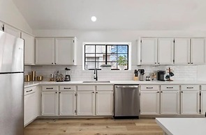 The Bonnie - 5 Bed Near Everything