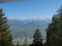 Charming Apartment With Valley