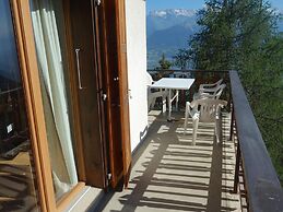 Charming Apartment With Valley