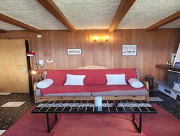 Sunny Apartment With Outdoor Dinning