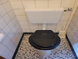 Sunny Apartment With Outdoor Dinning