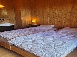 Sunny Apartment With Outdoor Dinning