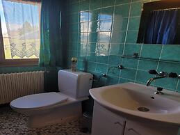 Sunny Apartment With Outdoor Dinning