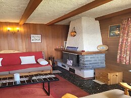 Sunny Apartment With Outdoor Dinning