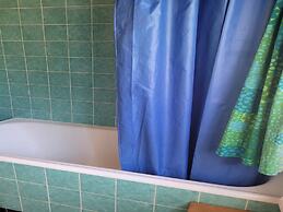 Sunny Apartment With Outdoor Dinning