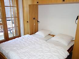 Apartment With Mountain Views