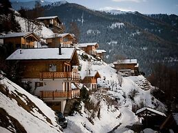 Apartment With Mountain Views