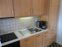 Gorgeous Apartment With Patio in Hills