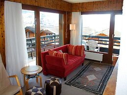 Gorgeous Apartment With Patio in Hills