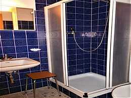 Gorgeous Apartment With Patio in Hills