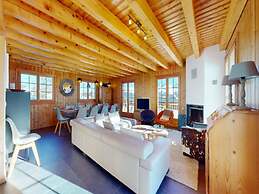 Chalet in the Heart of the Mountains