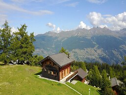 Chalet in the Heart of the Mountains