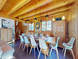 Chalet in the Heart of the Mountains