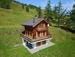 Chalet in the Heart of the Mountains