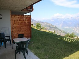 Authentic Apartment With Mountain Views