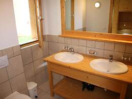 Authentic Apartment With Mountain Views