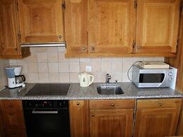 Authentic Apartment With Mountain Views