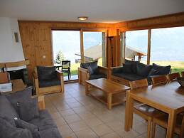 Authentic Apartment With Mountain Views