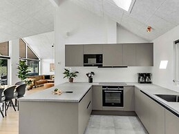 5 Star Holiday Home in Dronningmolle