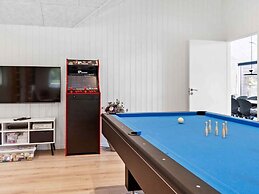 5 Star Holiday Home in Dronningmolle