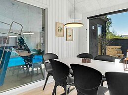 5 Star Holiday Home in Dronningmolle