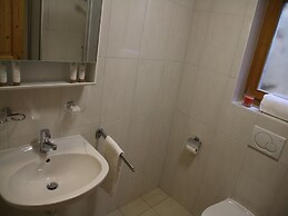 Christoph Standing & Calm Chalet 10 Pers